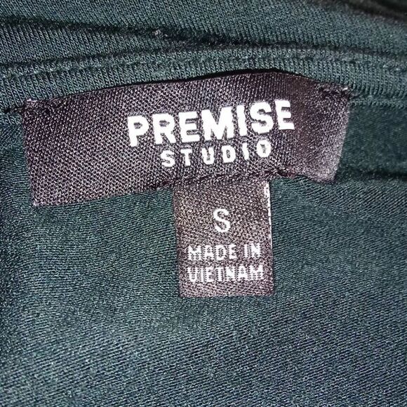 Promise Studio Long Sleeve Green Top - Picture 7 of 7